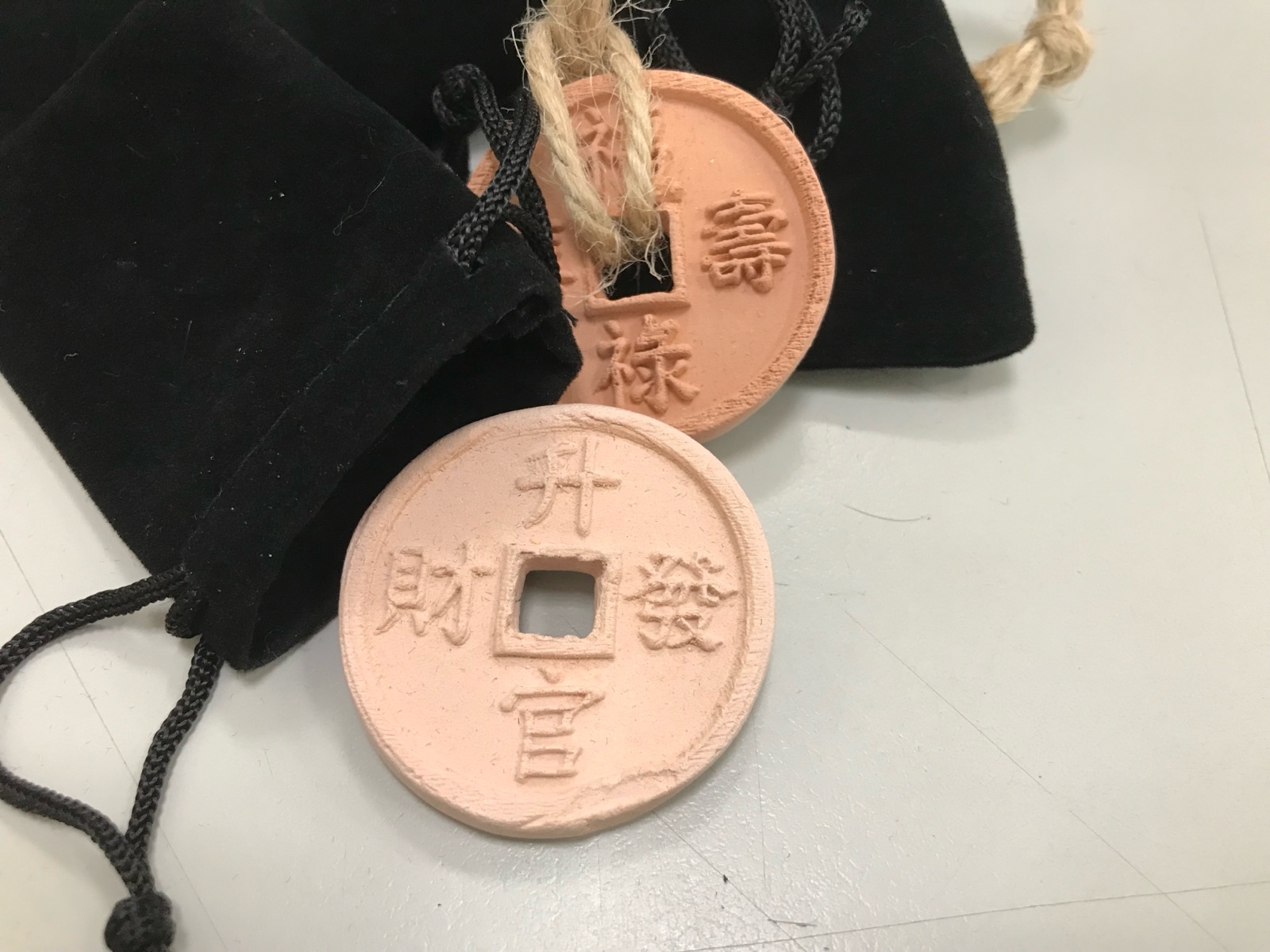 手壓模成形示範教具：吊飾