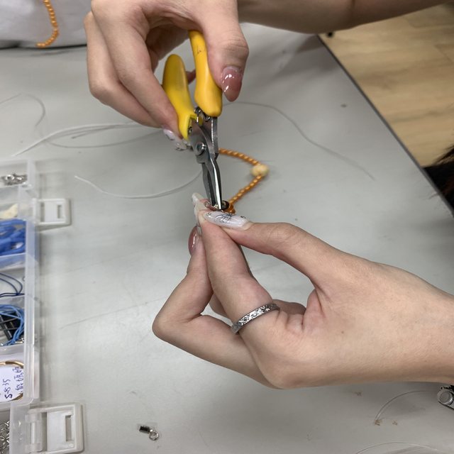 手鍊環扣製作加工中